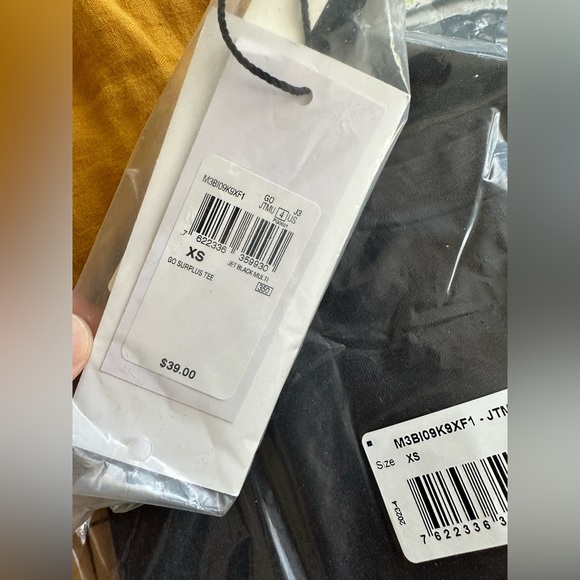 NEW Guess Originals Signature Tee Color: Jet Black Multi UNISEX - Picture 8 of 11